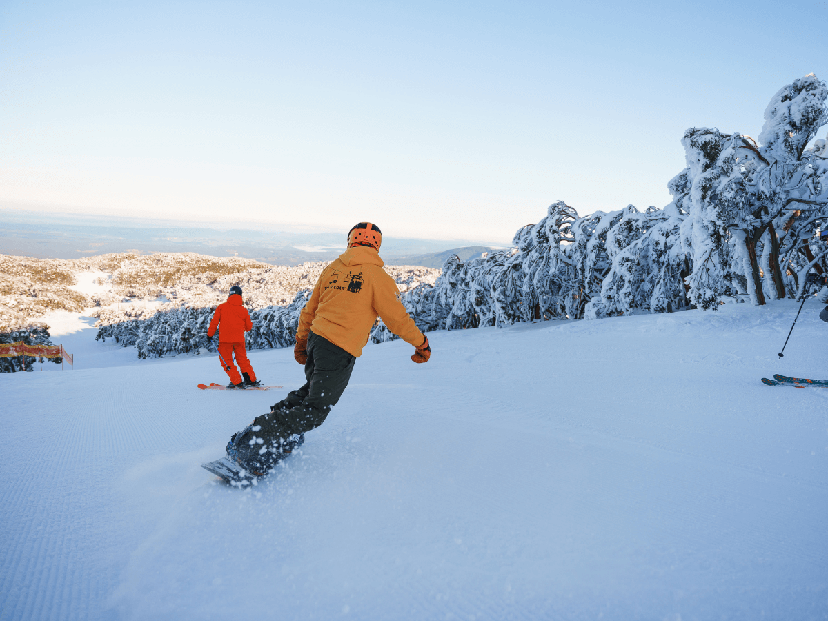 skiiers on mt baw baw summit